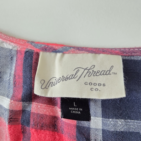 Universal Thread Button Blouse - Picture 2 of 3